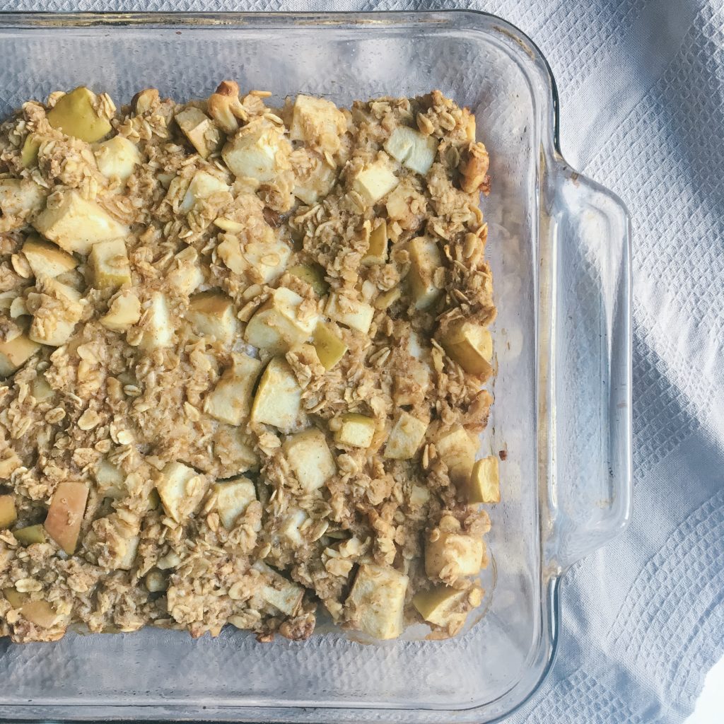 ways to use cinnamon that aren't dessert - apple cinnamon baked oatmeal