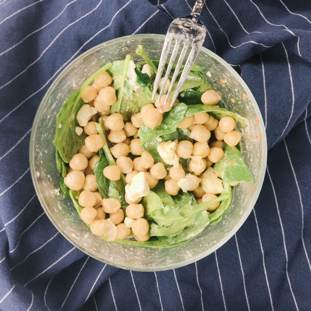 7-minute chickpea spinach salad