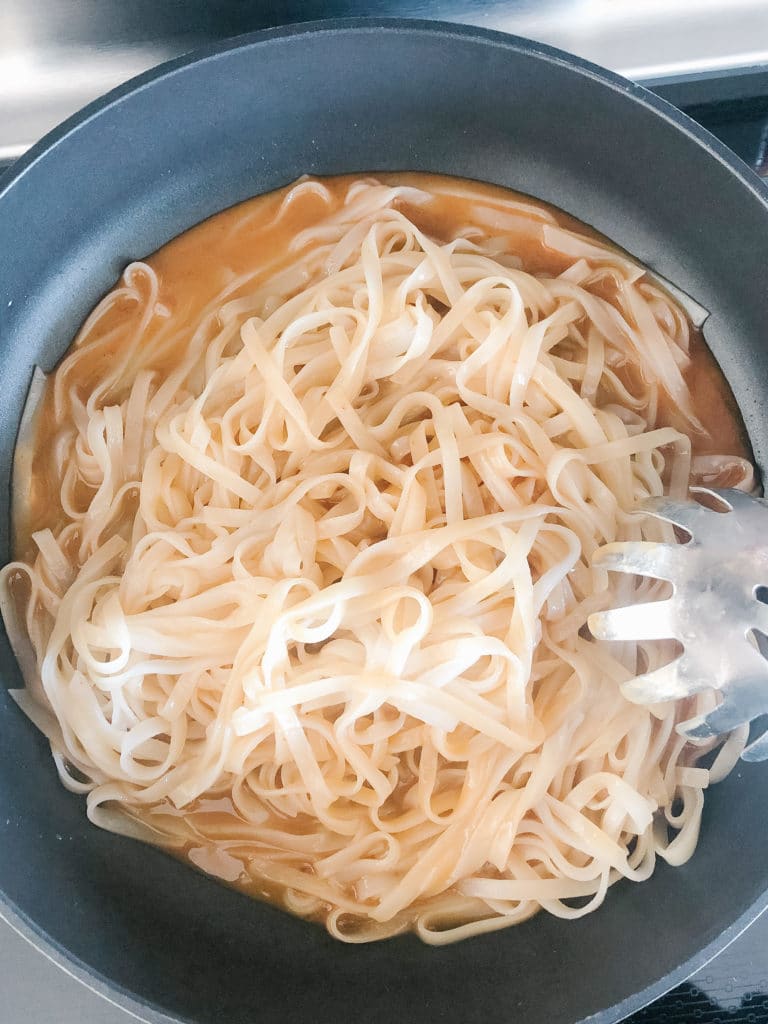 healthy 15-minute rice noodles - preparation