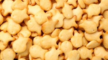 Are goldfish crackers healthy? Dietitian review